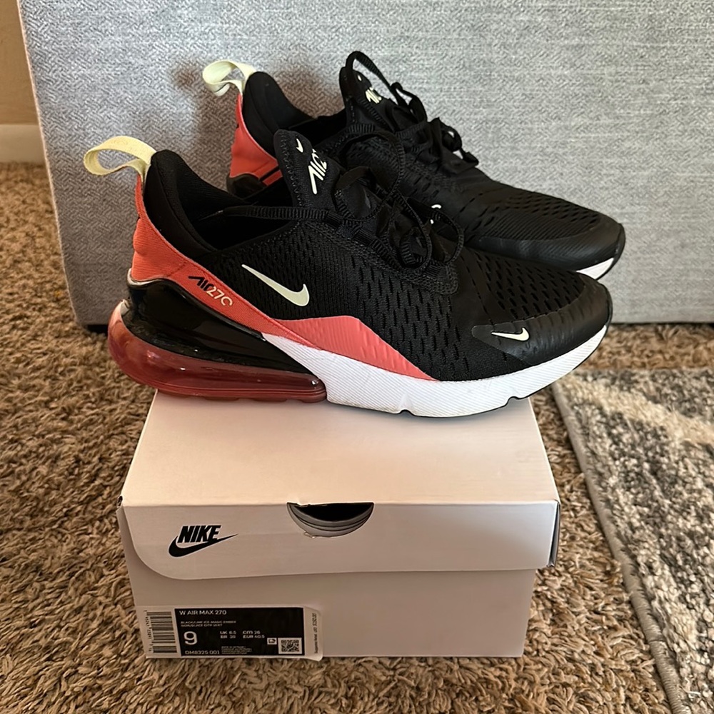Women’s Air Max 270s